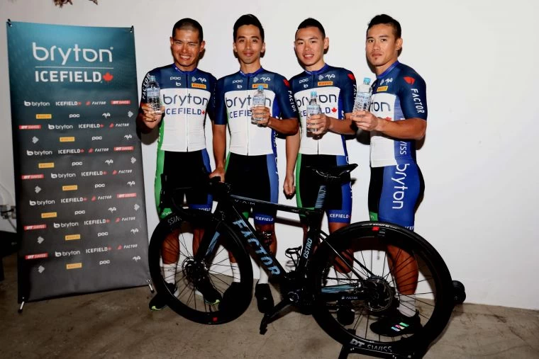 Team Bryton Icefield戰將蓄勢待發。林嘉欣/攝影。