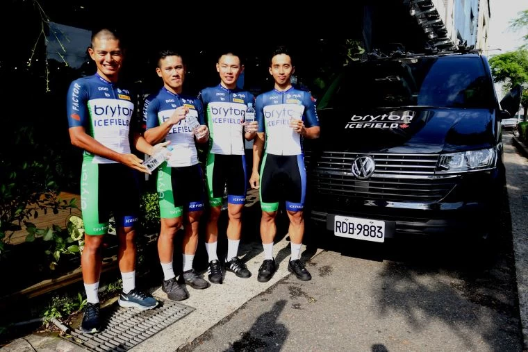 Team Bryton Icefield戰將蓄勢待發。林嘉欣/攝影。