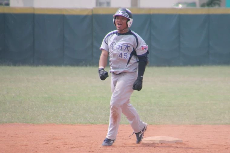 邱邦關鍵安打敲回勝利打點。
