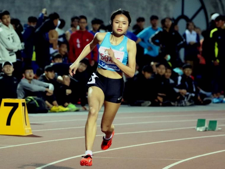 高女400公尺預賽麥寮高中楊睿萱56.45破大會。林嘉欣/攝影。