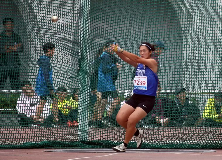 奧運培訓隊余雅倩以創最佳的61.28破大會,只差女子鏈球全國紀錄26公分。林嘉欣/攝影。