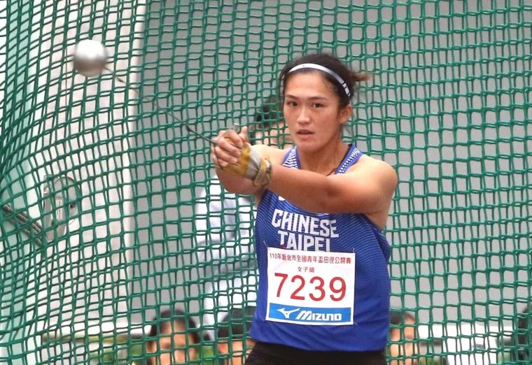 奧運培訓隊余雅倩以創最佳的61.28破大會,只差女子鏈球全國紀錄26公分。林嘉欣/攝影。