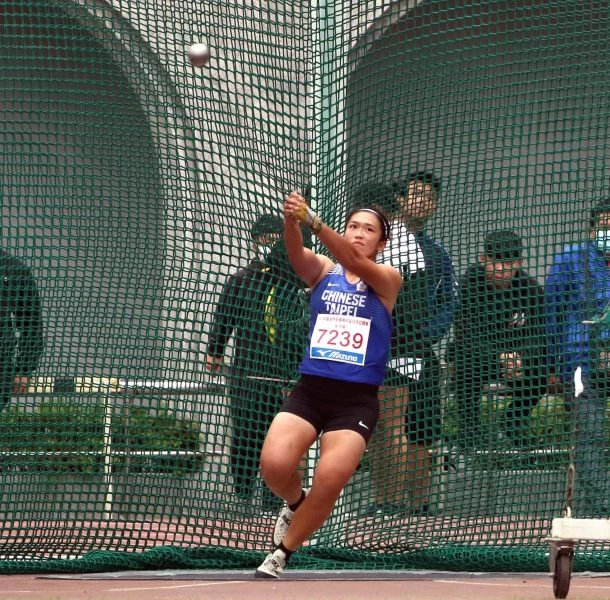 奧運培訓隊余雅倩以創最佳的61.28破大會,只差女子鏈球全國紀錄26公分。林嘉欣/攝影。
