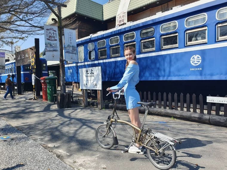 俄羅斯藝人安妮擔任花東小鎮自行車漫旅代言人。名衍行銷提供