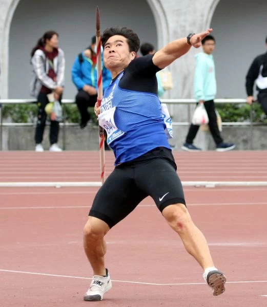 黃士峰以79.30在新北市青年盃田徑賽公開男子標槍決賽封王。林嘉欣/攝影。