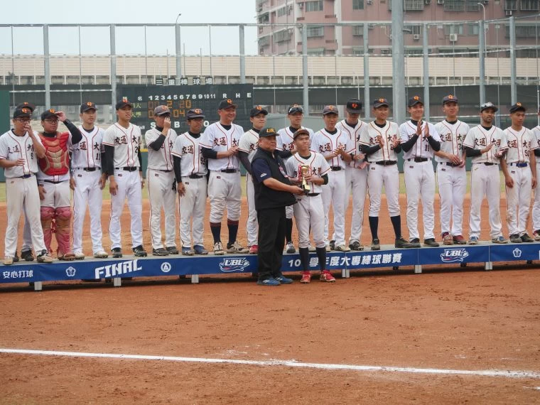 交通大學逆轉拿下季軍。