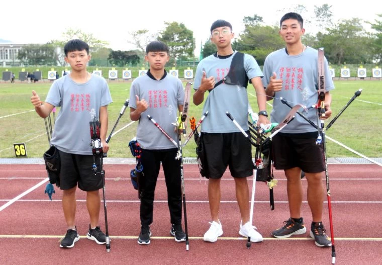 台南市土城高中射箭隊兄弟檔柯宥緯(右起)/柯宥睿、黃士銓/黃智諱。林嘉欣/攝影。