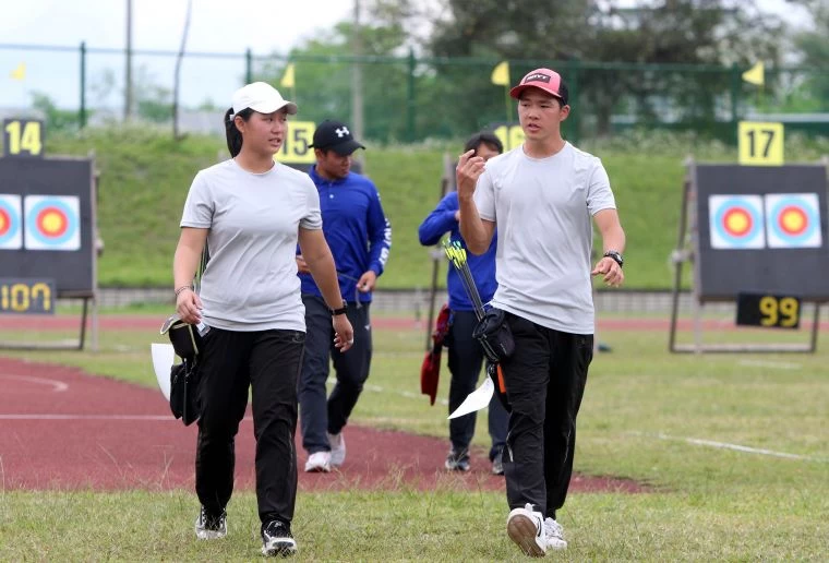 複合弓高中組混雙冠軍新北三民高中王成翎／馬瑀彣。林嘉欣／攝影。
