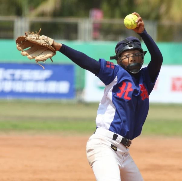 國中組北市北投以5:0勝A組排名居冠竹縣員東,主力投手陳妙華表現可圈可點。高中體總提供