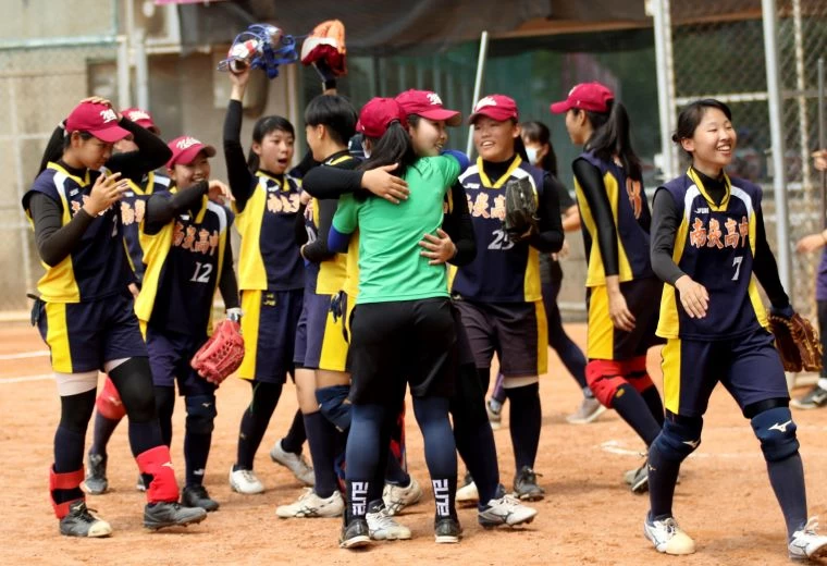 高女組桃市南崁高中以6:4逆轉勝埔里高工,明天要和中正高工爭冠。高中體總提供
