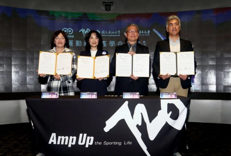 華美集團720產學合作簽約記者會。720armour運動眼鏡/提供。