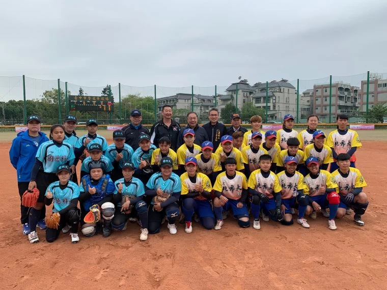 ▲台中運動局長李昱叡到場開球。(圖/大專體總提供,下同)