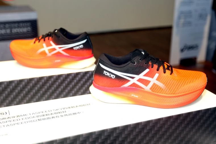 ASICS全新碳板競速跑鞋METASPEED超吸睛。林嘉欣／攝影。