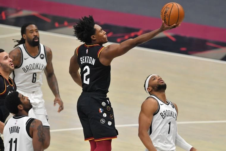 騎士一雙小後衛塞克森(Collin Sexton,見圖)、嘉蘭(Darius Garland),殺76人有心得。法新社
