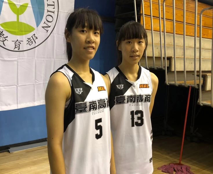 南商175公分菜鳥孿生姊妹施凱文(左)、施凱云。大會提供