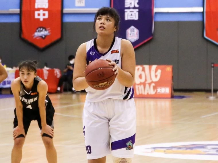 龍津中鋒李苡瑈拿 10 分。大會提供