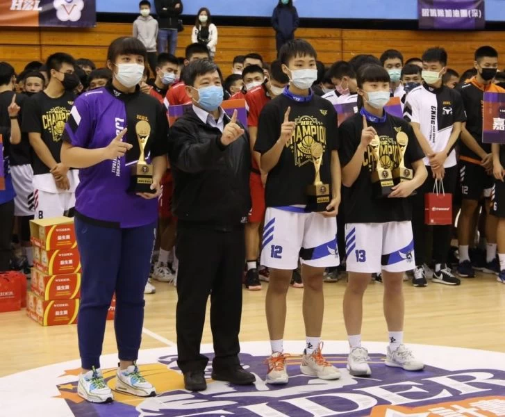 女乙級個人獎得主李苡瑈(左起)、蔣宛儒、鄭芯昀(2獎)。大會提供