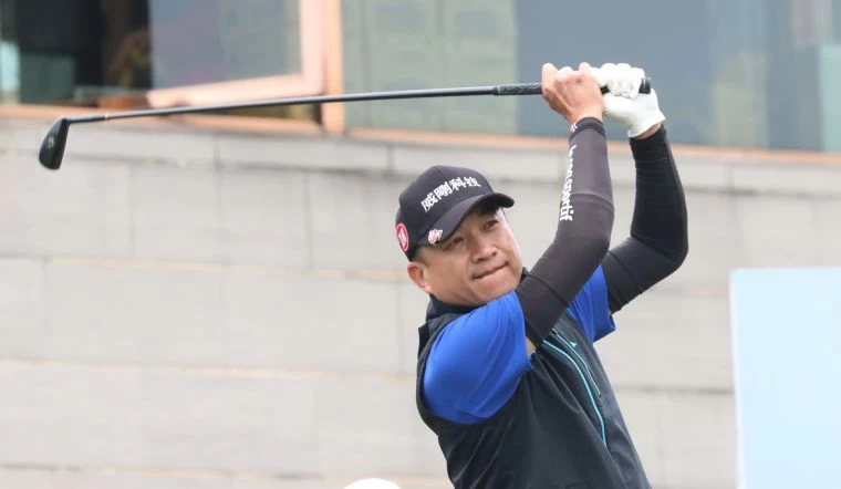第一回合呂文德(59)擊出69桿以(-3)暫列第二.。鍾豐榮攝影
