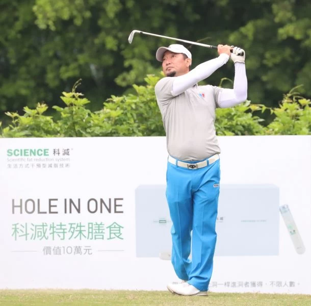 第一回合林福進擊出68桿以(-4)暫列第一。鍾豐榮攝影