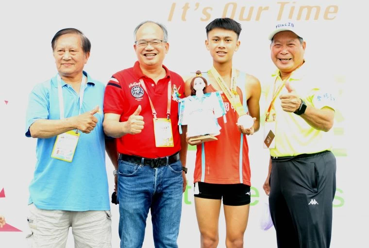 國男1500公尺決賽，臺中市后里國中田睿祥4:09.63奪金。林嘉欣／攝影。