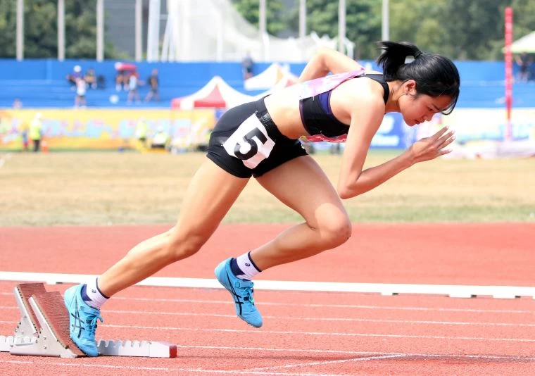 麥寮高中楊睿萱以54.33封后,打破高懸29年大會紀錄。林嘉欣/攝影。