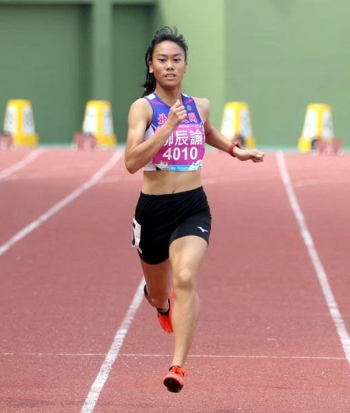 全中運國女400公尺金牌大同高中柳辰諭。林嘉欣／攝影。