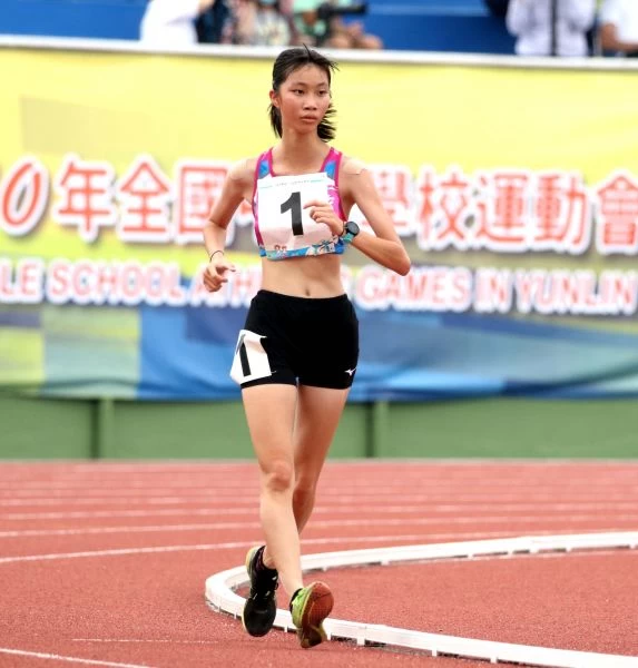 國女組5000公尺競走冠軍吳悦慈。林嘉欣/攝影。