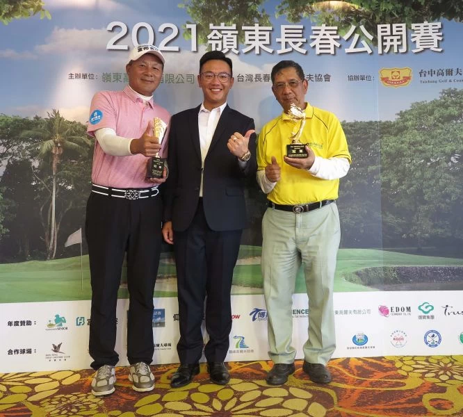 林紹白與2位冠軍選手合照。大會提供