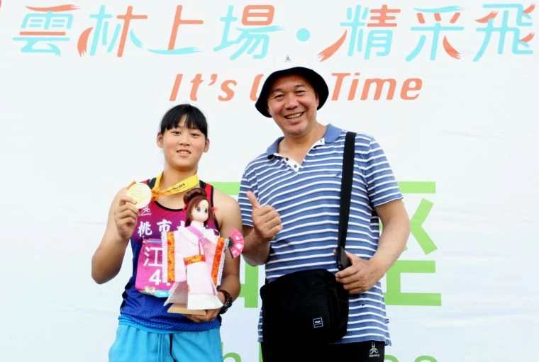 江靜緣和教練呂景義。林嘉欣／攝影。