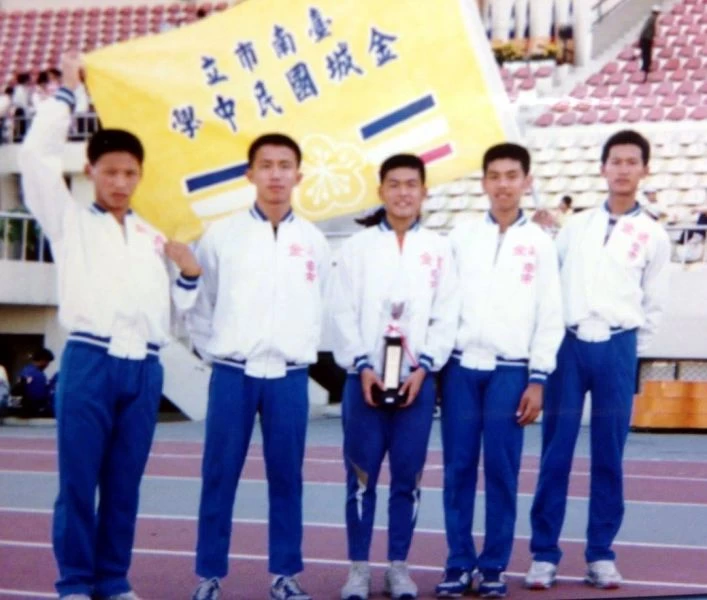 29年前破大會的金城國中4×400公尺接力隊（左二起）。林漢森／提供。