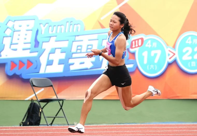 上屆冠軍沙鹿國中楊玫玫24秒66奪銀。林嘉欣/攝影。