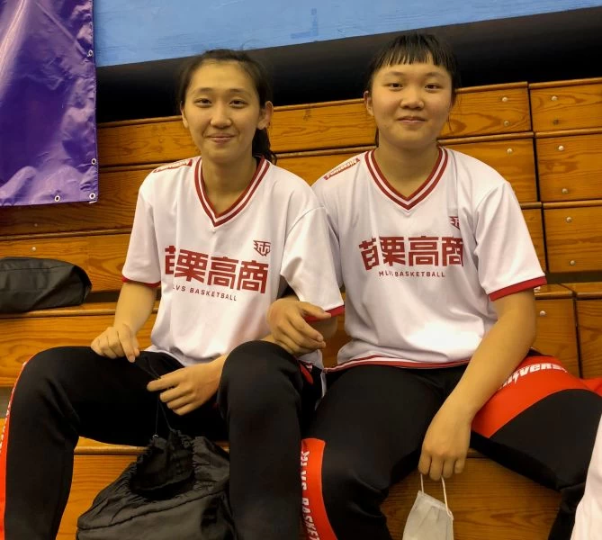 張婷姿(左)最後37.2秒一投助苗商晉八,下季UBA她卻苦無落腳地。大會提供
