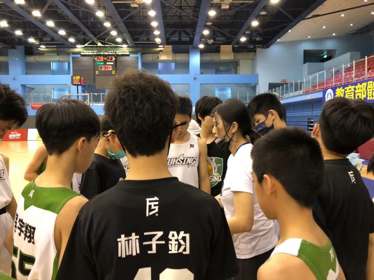 李涵汶暫停時耳提面命。大會提供