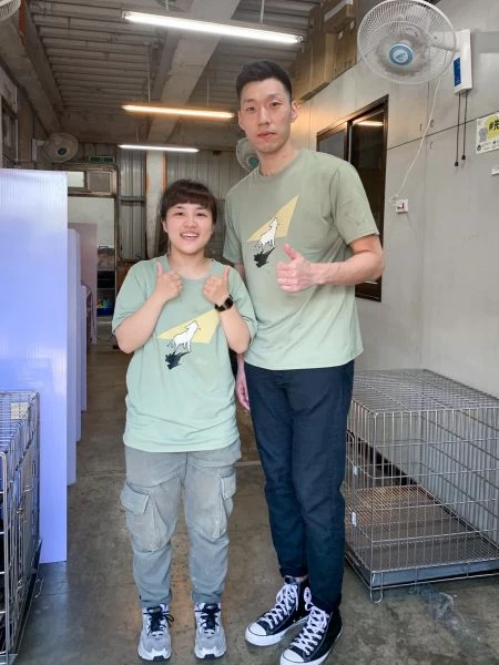 成力煥將化身一日協會志工,至中途之家探訪並參與現場捕狗絕育計畫。官方提供