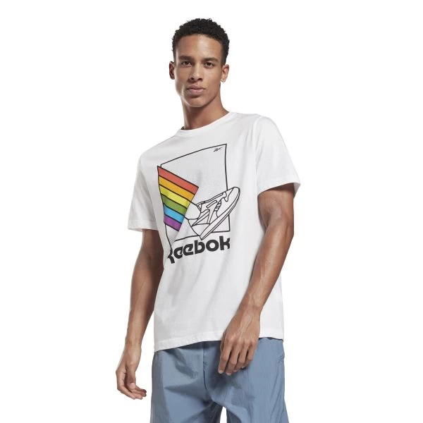 Reebok延續去年「All Type of Love」的核心理念,打造2021年全新PRIDE系列限定鞋款及服飾。官方提供