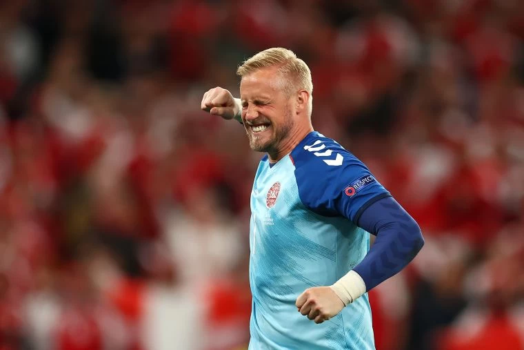 小舒梅契爾(Kasper Schmeichel)跟著父親同樣把丹麥帶進16強。摘自官方推特