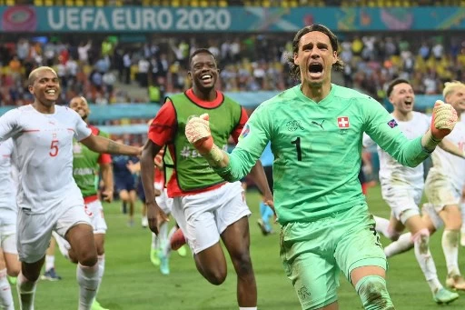 瑞士門將索莫爾(Yann Sommer)撲下穆巴佩球獲勝。法新社