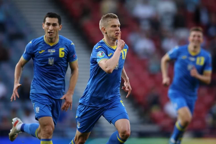 烏克蘭津琴科(Oleksandr Zinchenko)射進第1球。摘自官方推特
