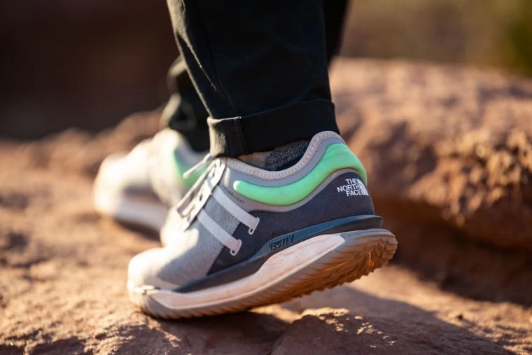 THE NORTH FACE VECTIV ™  ESCAPE  FL防水徒步運動鞋。官方提供