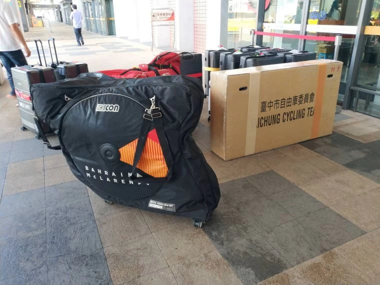 自由車賽事的裝備非常多又複雜。劉金峯提供