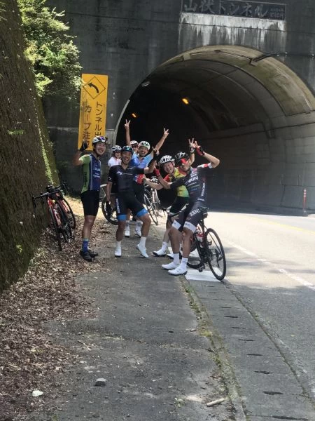 日本連假開始後路上好多騎車的熱情車友。劉金峯提供