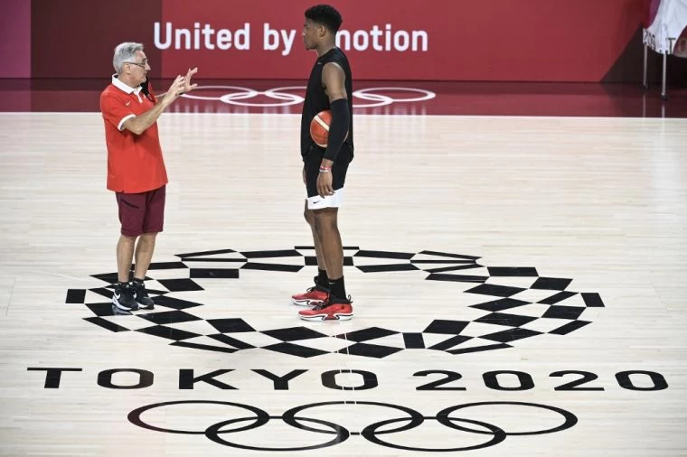 東奧籃球場上，處處可見NBA、WNBA球員身影！圖右為巫師代表日本的八村壘。（法新社資料照）