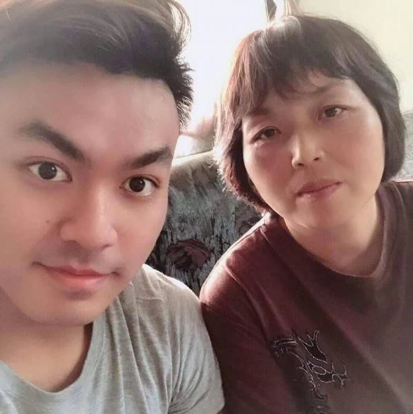 媽媽向柏任喊話加油:「做最好的自己就好了!我們不用跟別人比,穩住,這就是我們自己的舞台,加油!媽媽愛你!」。台灣世界展望會提供
