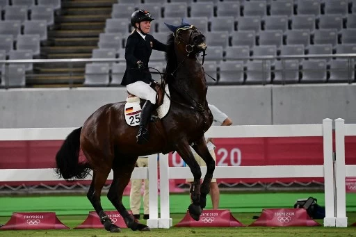 德國現代五項選手施勒因馬匹鳥不佩合而無緣獎牌。法新社