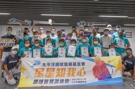 貴賓與學員共同合影留念。海碩整合行銷提供