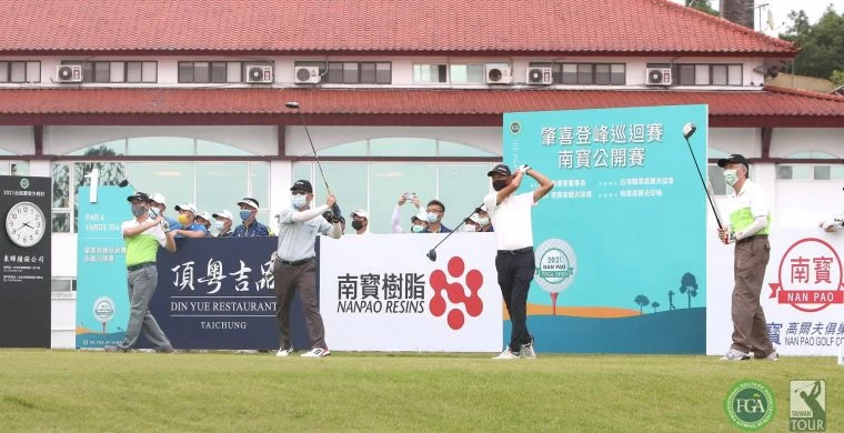 2021肇喜登峰巡迴賽南寶公開賽配對賽開球儀式南寶球場董事黃映霖(左起).TPGA理事長陳榮興.南寶球場董事長特助陳文得.南寶樹脂董事長吳政賢。林聖凱攝影