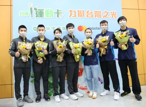 合庫的東奧桌球和羽求球選手。李天助攝