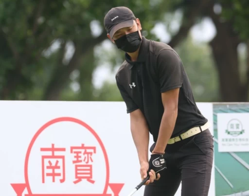 第一回合許閎軒68桿(-4)暫並列第二。鍾豐榮攝影