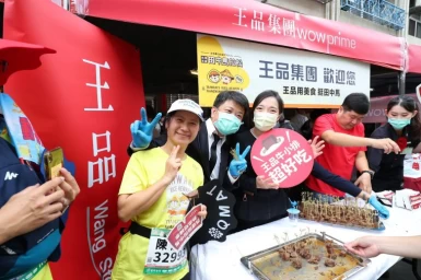 王品集團讓田中馬跑者們的賽事補給能吃到熱騰騰的牛排。官方提供