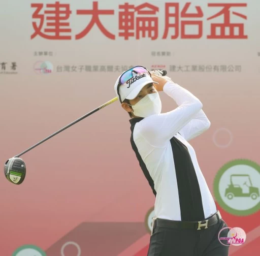黃珮雯70桿(-2)，暫並列第四。葉勇宏攝
